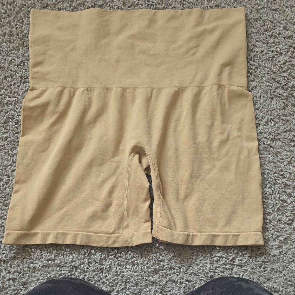 High-Waist Seamless Shaping Shorts - Beige